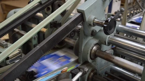 Product packaging being folded by machine on conveyor belt Video stock 77648757