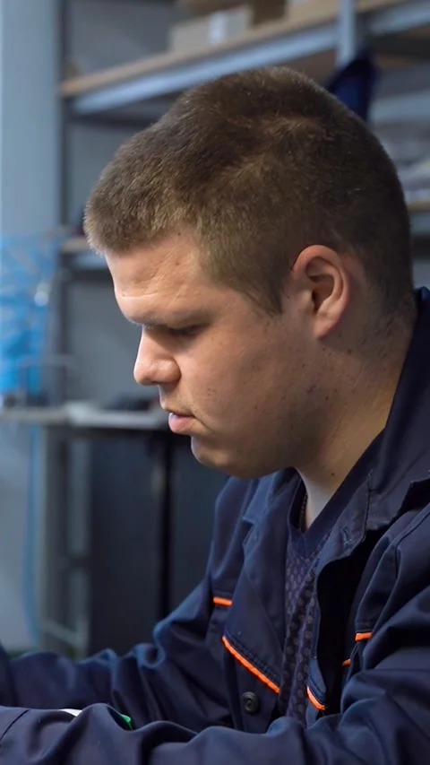 Production and assembly of audio electronics and sound equipment. 스톡 동영상 297601634