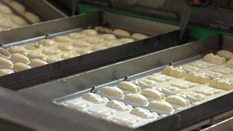 Production of chocolate candies. machine make delicious chocolate candies Video stock 111720715