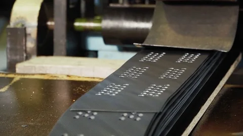 The production of the geogrid in the machine in the plant. Vídeo Stock 84241360