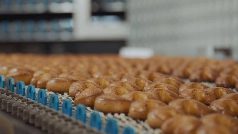 Production line of baking cookies 库存影片 102060780
