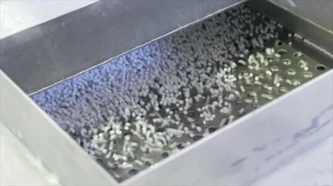 Production process of polymer and thermoplastic elastomer compounds. 库存影片 63371852