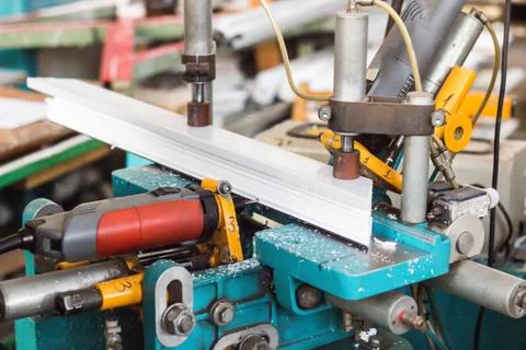 Production of PVC windows, a machine for making holes in the plastic profile of Foto stock