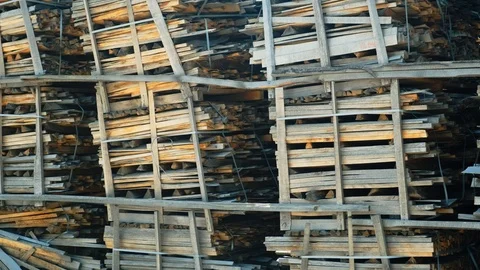 Production of stacked timber for processing and production of wine barrels at a Stockbeeldmateriaal 122635961