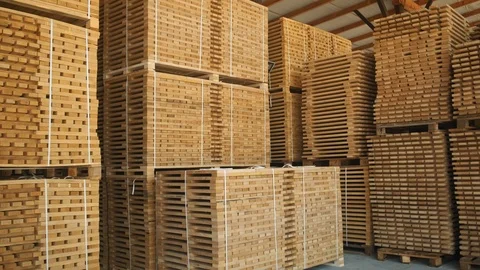 Production of stacked timber for processing and production of wine barrels at a Stockbeeldmateriaal 122638061