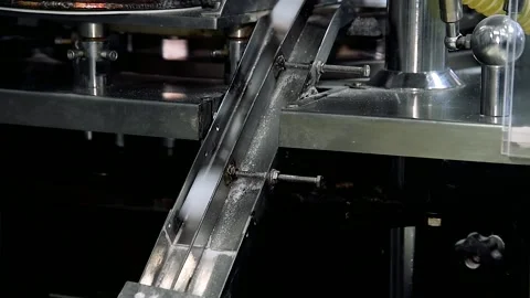 Production of tablets for dishwashers. Stockbeeldmateriaal 209146025