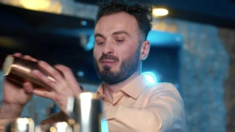 The profession of bartender. The process of making a cocktail at a bar Video stock 239101807