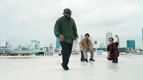 Profession break dancer practice B-boy dance with friends at roof top. hiphop. Stock-Footage 277178203