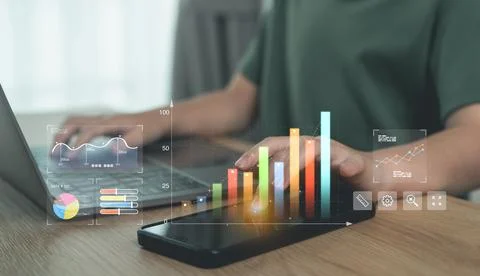 Professional analyzing data trends on laptop with smartphone displays advan.. 库存照片