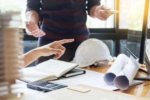 Professional architect designer structural engineer team colleagues working o Foto stock