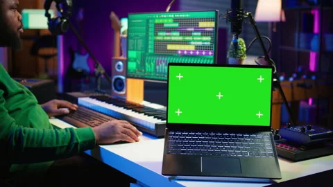 Professional artist operating on daw software in home studio Vídeos de archivo 281454554