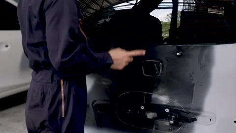 Professional Asian mechanic pointing damaged car talking to clients clarify.. Stock Footage 243724366