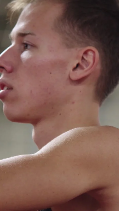 Professional athlete preparing for pole vault jump Stock Footage 330460800