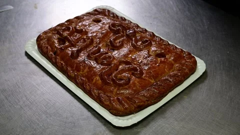 Professional baker cutting and serving a slice of galician empanada Stock-Footage 330428726