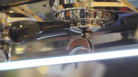 Professional barista, working at the bar. Making coffee in the coffee machine Video stock 80632135