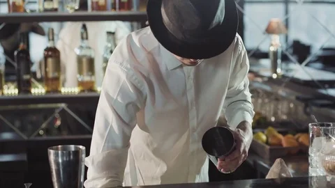 Professional bartender in a black hat is make cocktail in a bar Stock-Footage 75231422