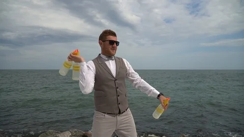 Professional bartender Stock Footage 100162296