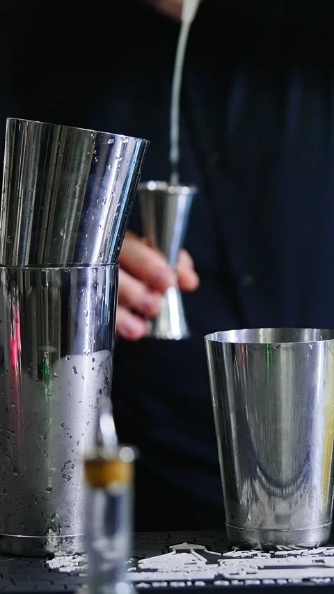 Professional bartender pouring fresh lime juice into metal jigger for cockt.. Stock Footage 337548122