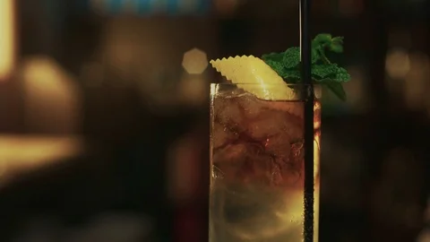 Professional bartender prepares mojito cocktail Stock Footage 86472946