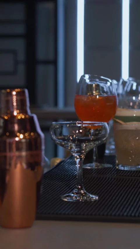 A professional bartender prepares a pink alcoholic cocktail. Stock Footage 270806790