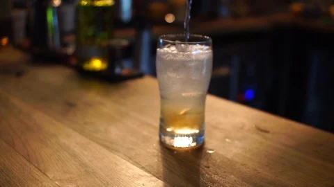 Professional bartender preparing a cocktail 動画素材 104523141