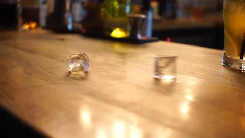 Professional bartender preparing a cocktail 動画素材 104523259