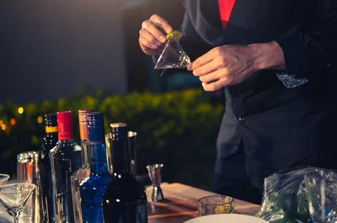 Professional bartender preparing fresh lime lemonade cocktail in drinking w.. 写真素材