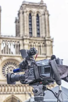 Professional camera with the background Notre Dame cathedral Stock-Fotos