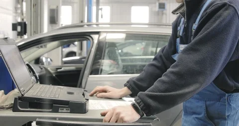 Professional Car Mechanic, Doing Computer Diagnostic . Auto Repair Concept. Stock-Footage 125012951