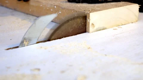 A professional carpenter cuts wood with a circular saw. 스톡 동영상 264018939