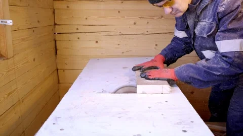 A professional carpenter cuts wood with a circular saw. 스톡 동영상 264018968