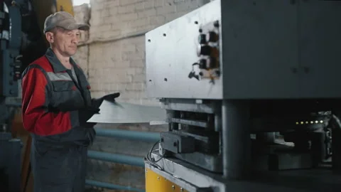 Professional caucasian engineer works with a sheet of metal on a machine tool Stock-Footage 137654744