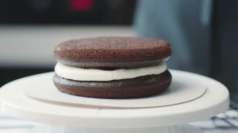 Professional chef is cooking cake. Close up of chif puts white cream on Stock-Footage 132431066