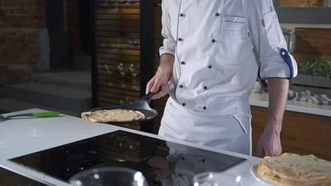Professional Chef in the Kitchen of Restaurant Tossing Pancakes in Pan. Vidéo 143416097