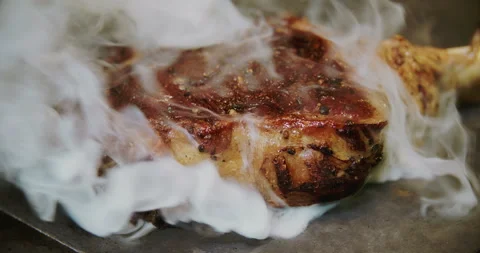 Professional chef is preparing meal 動画素材 88959579