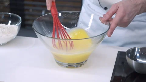 Professional Chef in Restaurant Kitchen beats Eggs. Delicious healthy Food. Vidéo 143415639