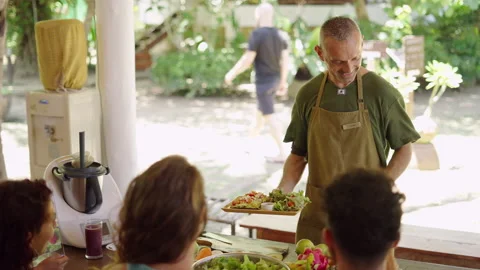 Professional chef shows students final result of the dish he just prepared - Stock Footage 219021564