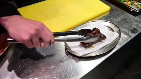Professional chef slicing grilled beef steak Stock-Footage 327579962