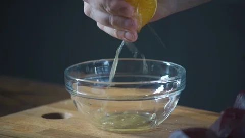 Professional chef squeezes a lemon to make a sauce in a restaurant. Stock-Footage 124754696
