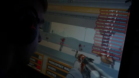 Professional Counter Strike Global Offensive player warming up before the match. 库存影片 107870412