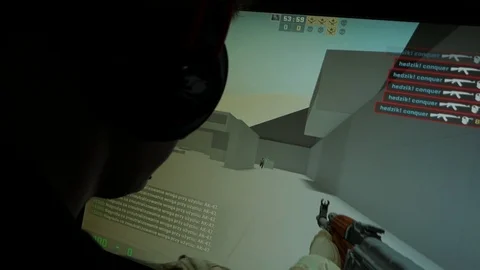Professional Counter Strike Global Offensive player warming up before the match. 库存影片 107870423