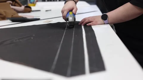 Professional cutter uses an electric knife in his work Stock Footage 274144010