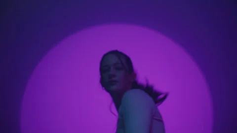 A professional dancer dancing in a studio under purple spotlight Vidéo 259144643