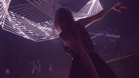Professional dancer girl dancing on the background of tubular neon lamps. Stock Footage 111777071