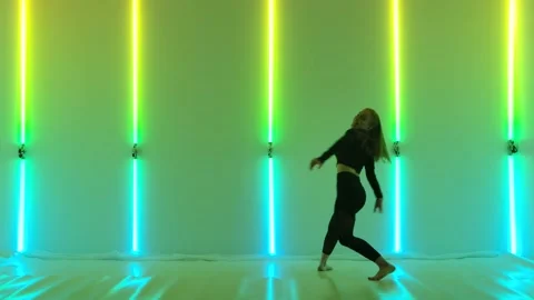 Professional dancer spins and jumps, dancing elements contempt in a dark studio Stock Footage 147553385