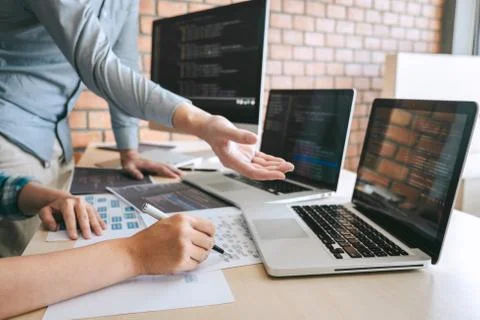 Professional Developer programmer cooperation meeting and brainstorming and p Stockfoto's