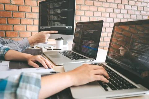 Professional Developer programmer cooperation meeting and brainstorming and p Stockfoto's