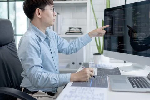 Professional development programmers are laying out a structure or draft on p 库存照片