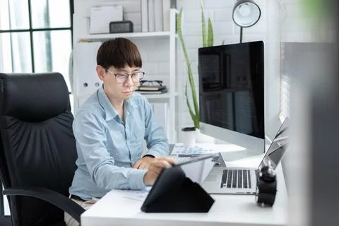 Professional development programmers are using tablet to test the functionali Stock-Fotos