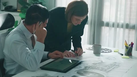 Professional engineer team talking about turbine engine structure. Alimentation. Stock Footage 277094748